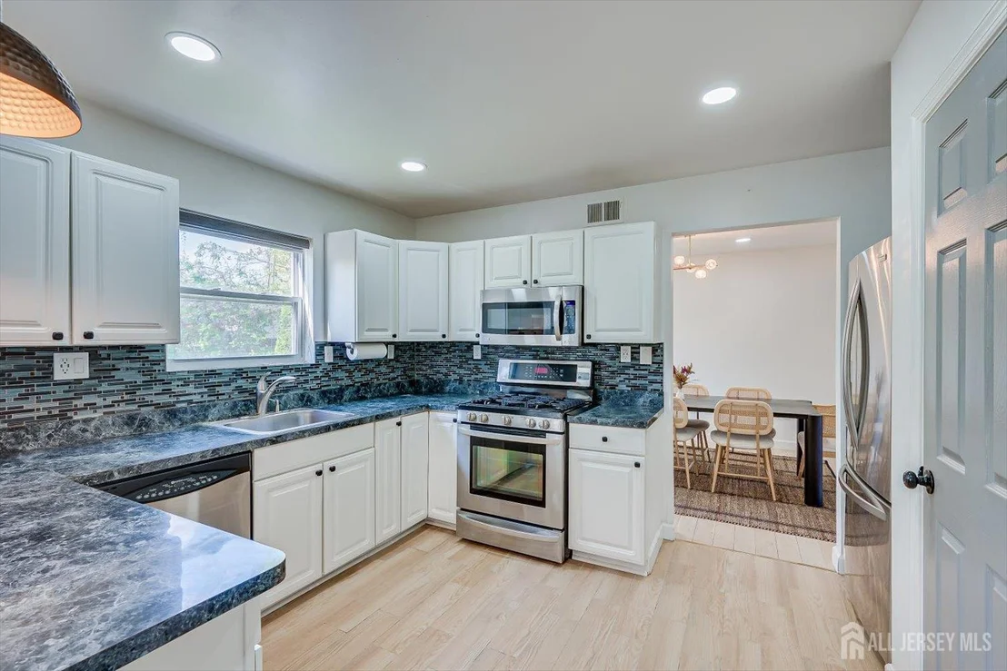 Photo of 122 Dewolfe Street