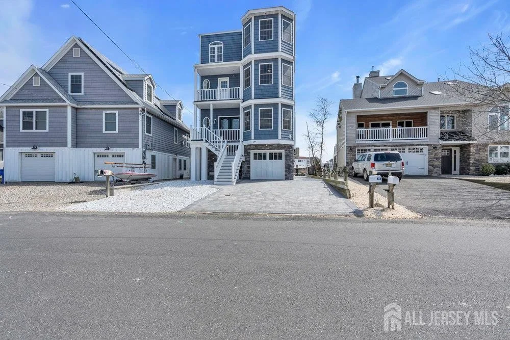Photo of 141 Vanard Drive
