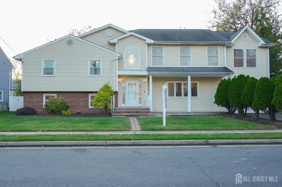 Photo of 3 E Charles Court
