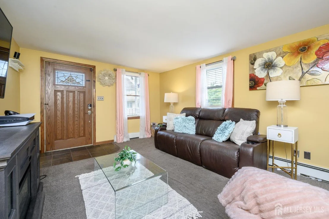 Photo of 32 Loring Avenue