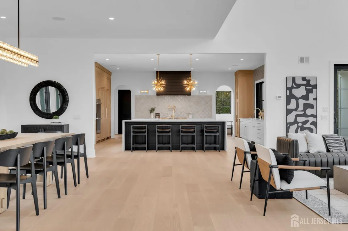 Photo of 2130 Shadow Lane