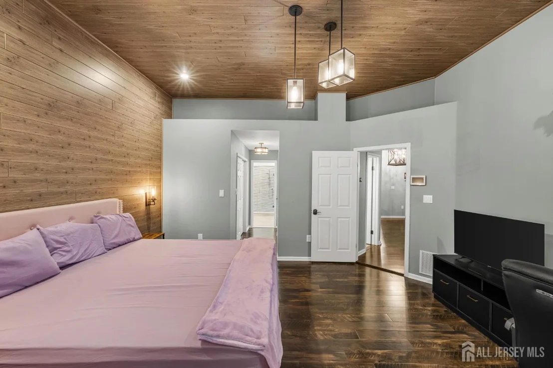 Photo of 1 Eagle Court