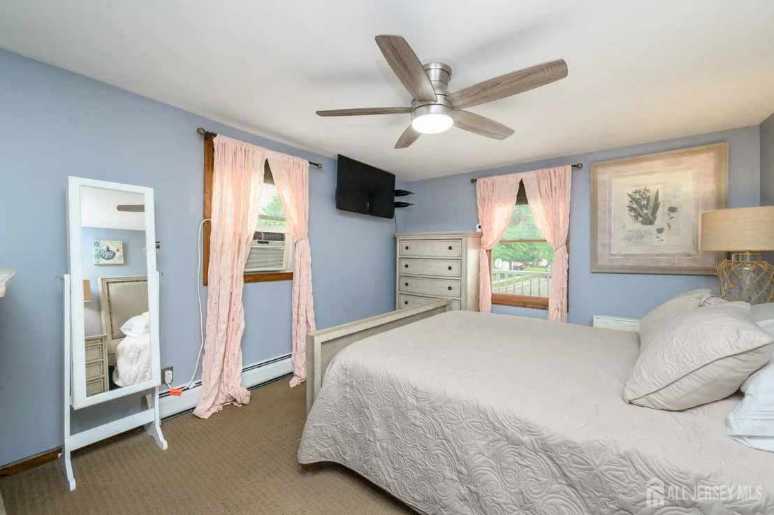 Photo of 32 Loring Avenue