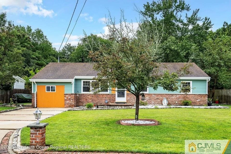 Photo of 325 Normandie Drive