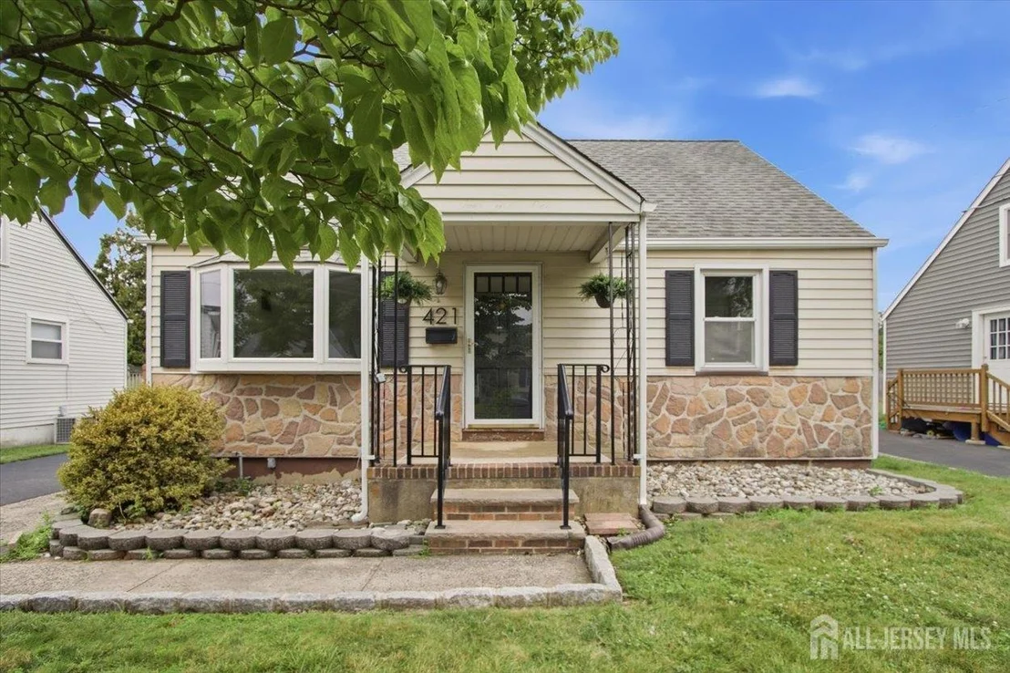 Photo of 421 1st Street