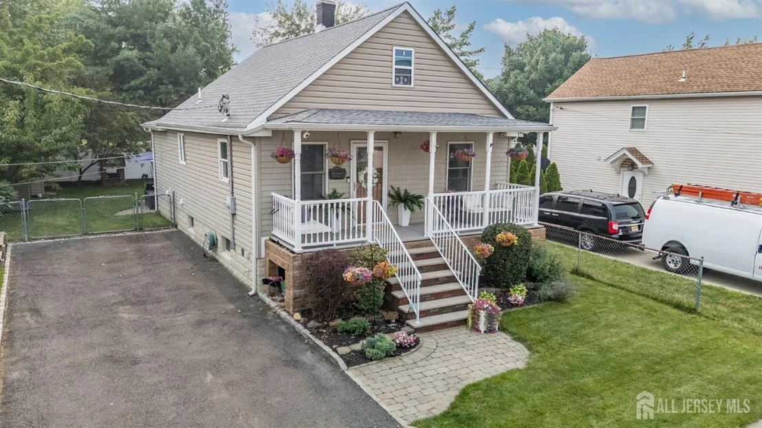 Photo of 32 Loring Avenue