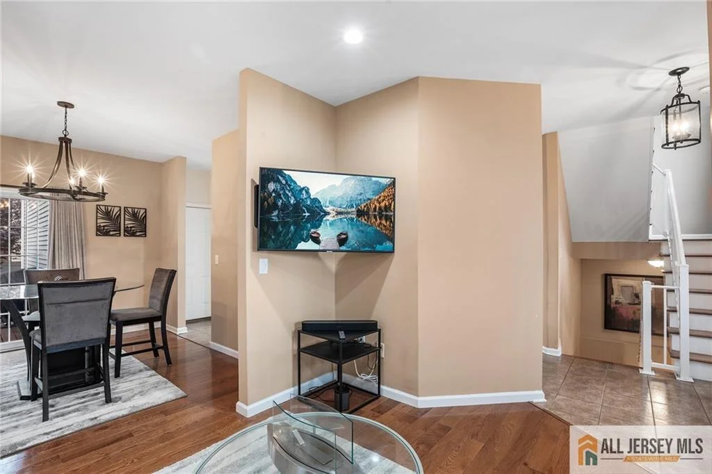 Photo of 32 E Summit Avenue
