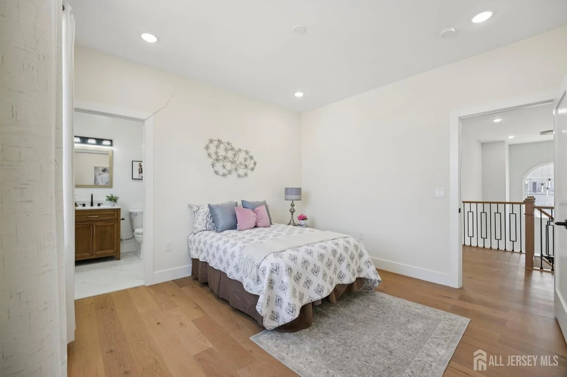 Photo of 75 Jefferson Boulevard