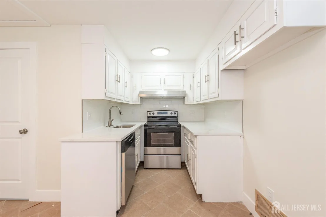 Photo of 278 Outlook Boulevard