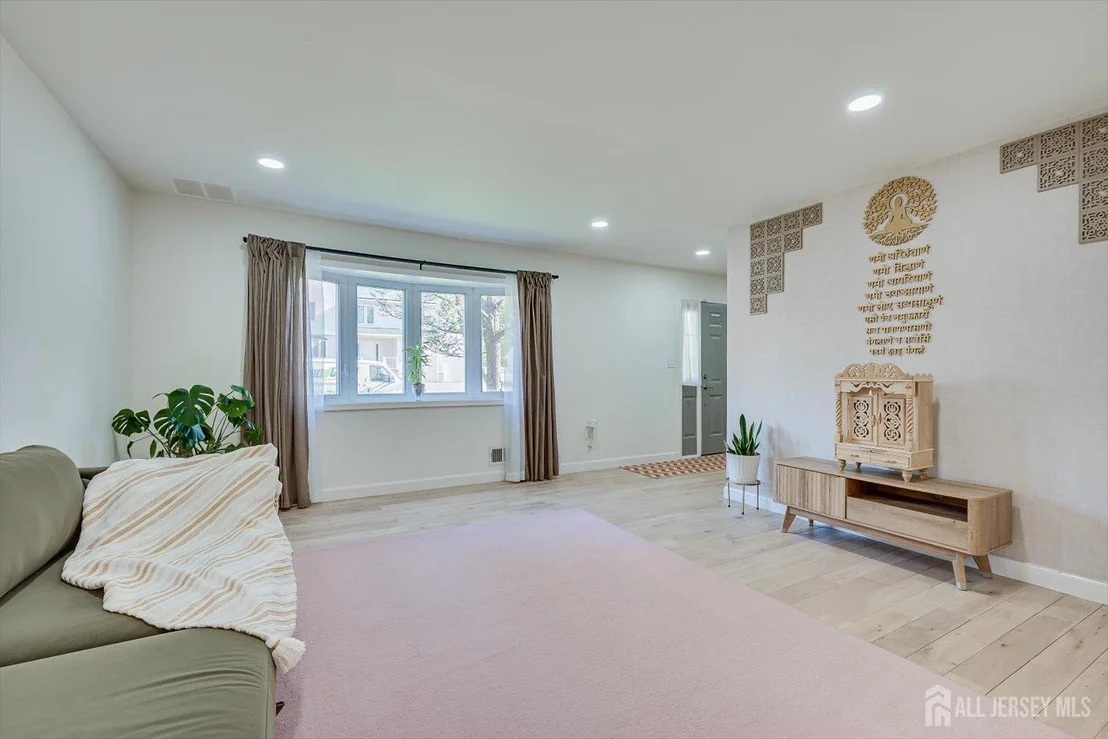 Photo of 122 Dewolfe Street