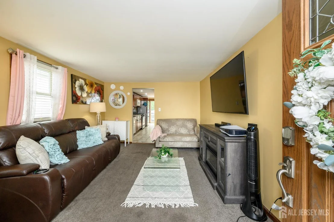 Photo of 32 Loring Avenue