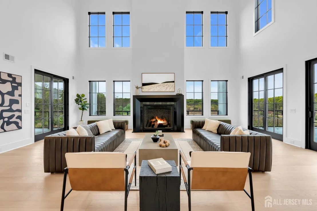 Photo of 2130 Shadow Lane