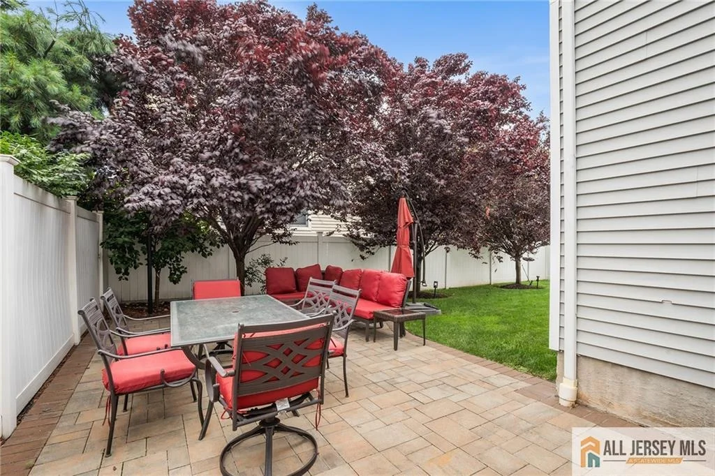 Photo of 32 E Summit Avenue