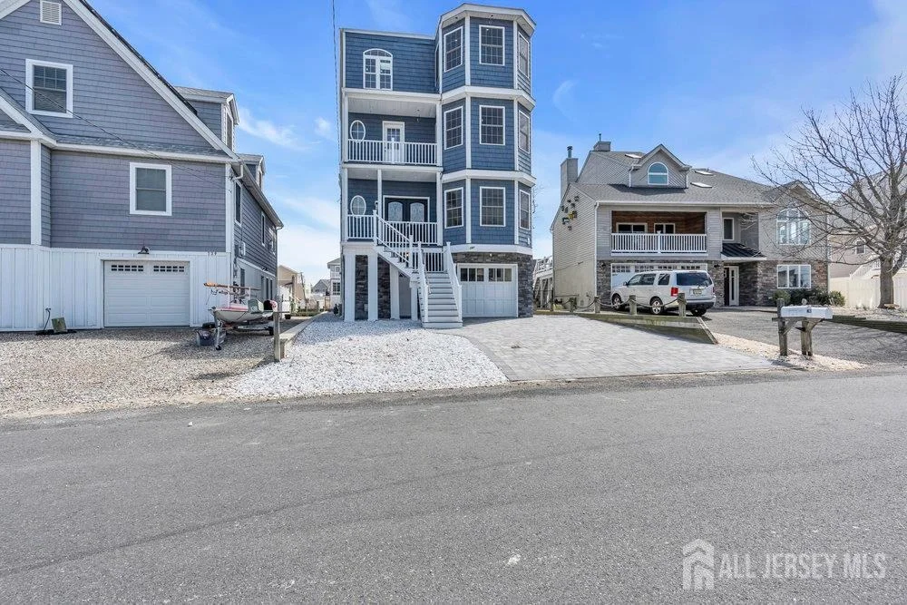 Photo of 141 Vanard Drive