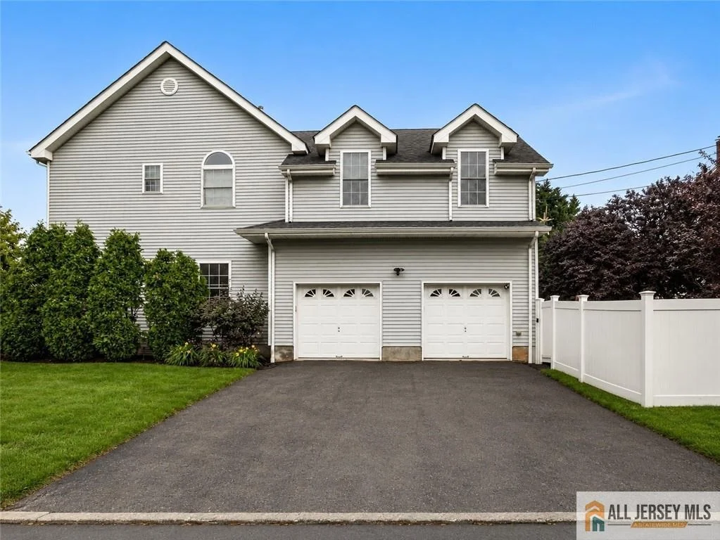 Photo of 32 E Summit Avenue