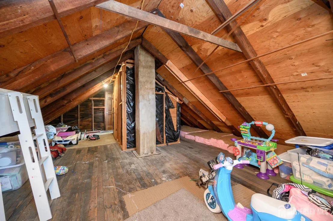 Photo of 32 Loring Avenue