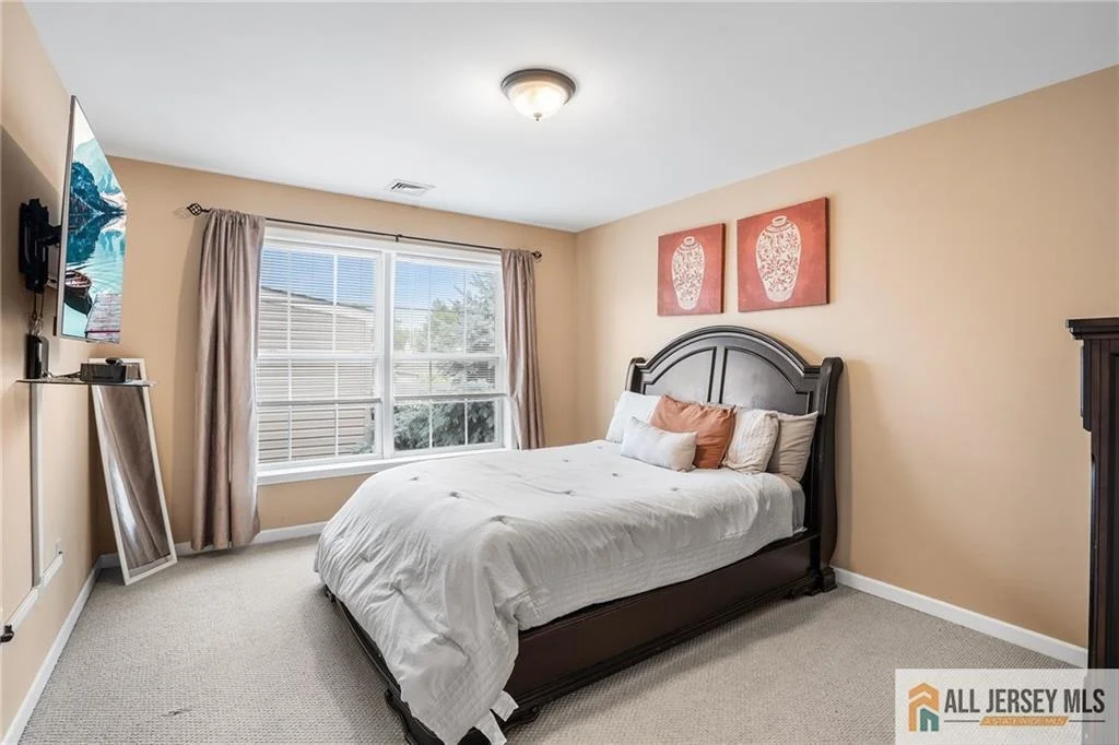 Photo of 32 E Summit Avenue