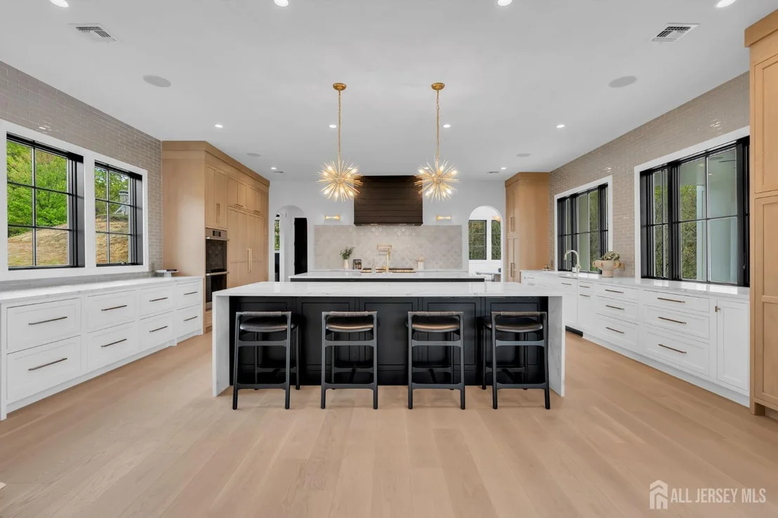 Photo of 2130 Shadow Lane