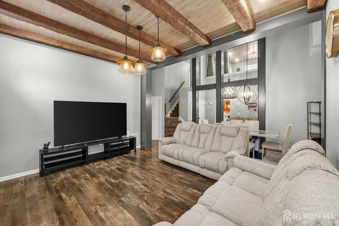 Photo of 1 Eagle Court