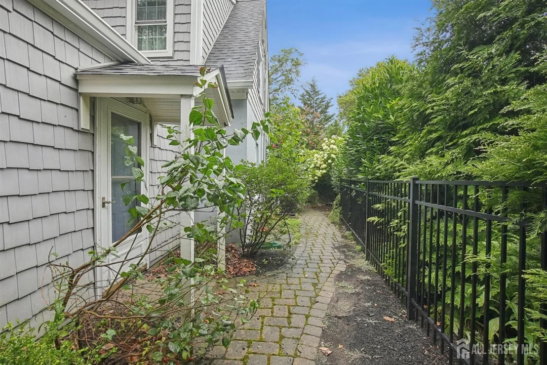 Photo of 12 Edgewood Road