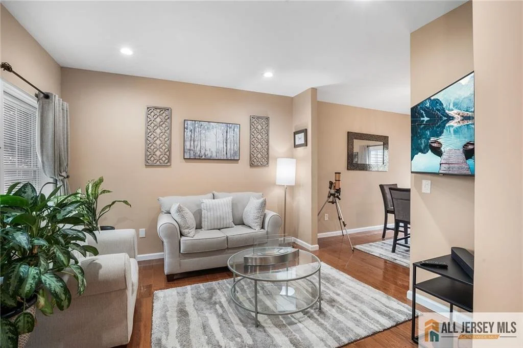 Photo of 32 E Summit Avenue