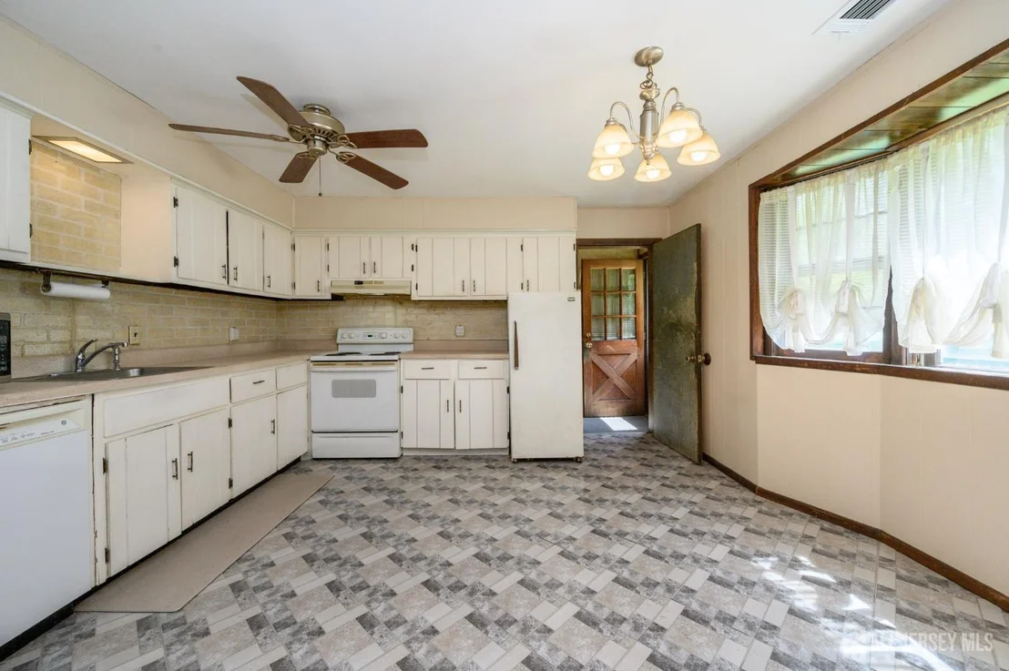 Photo of 839 Bowman Road