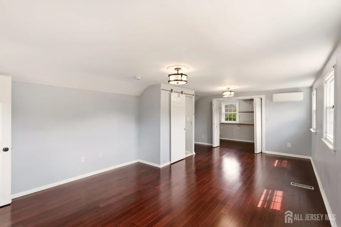 Photo of 19 Sycamore Avenue