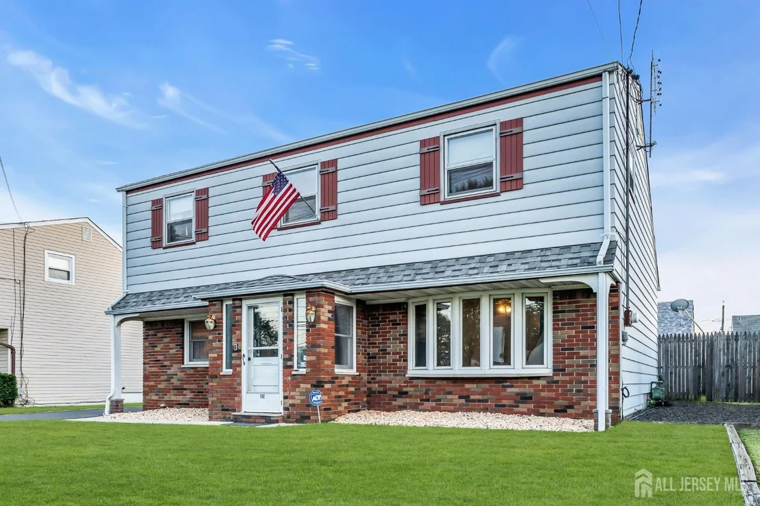 Photo of 140 Camelot Drive