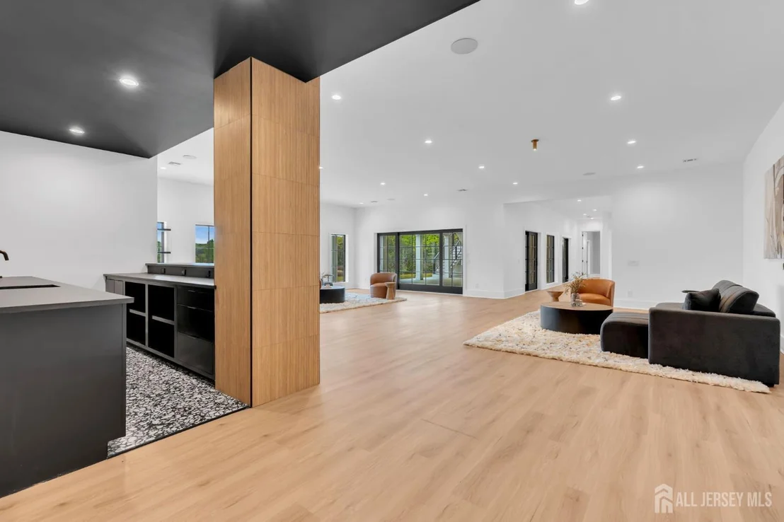 Photo of 2130 Shadow Lane