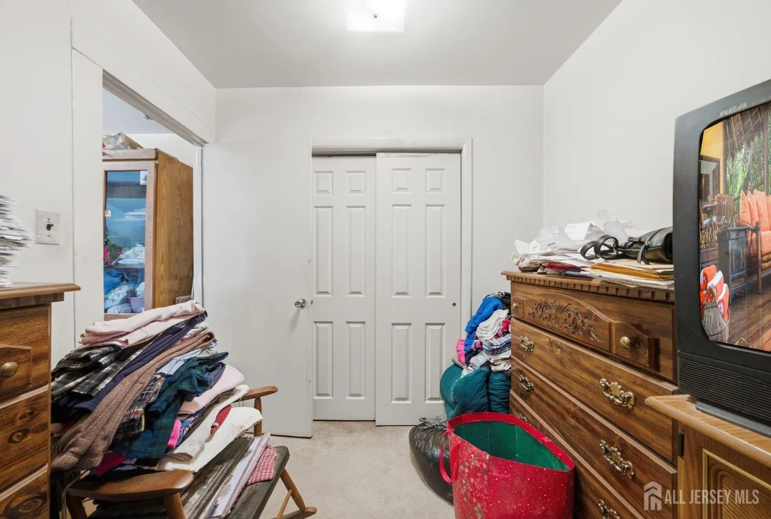 Photo of 294 Devoe Avenue