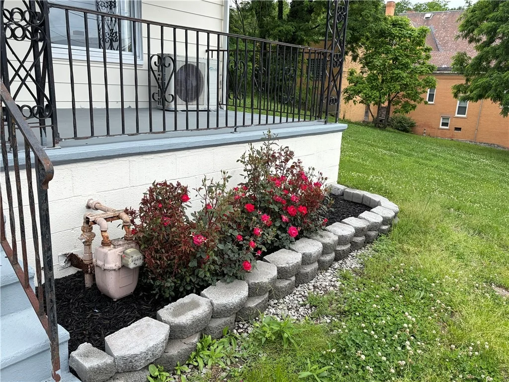 Photo of 549 Thompson