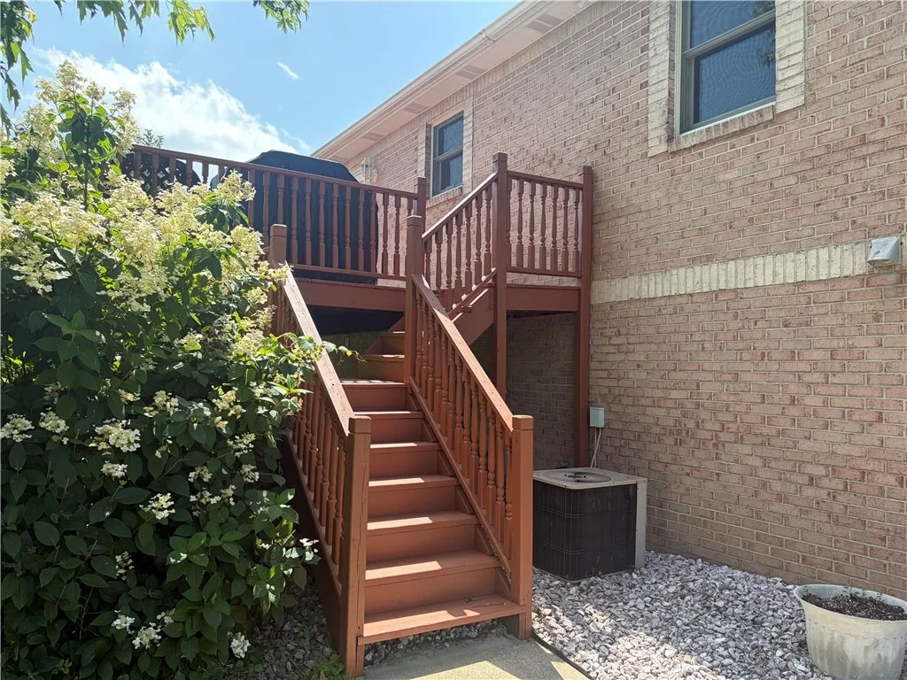 Photo of 902 Central Dr