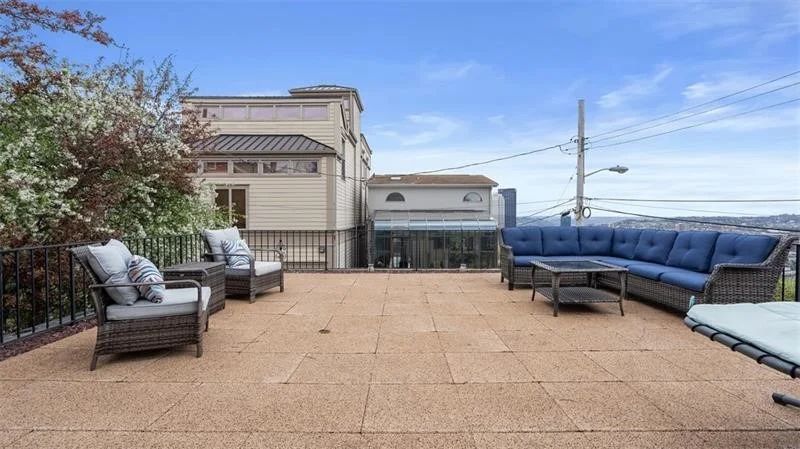 Photo of 347 BAILEY AVE