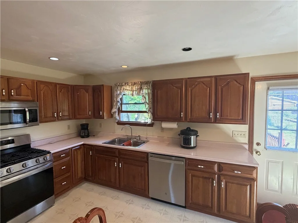 Photo of 902 Central Dr