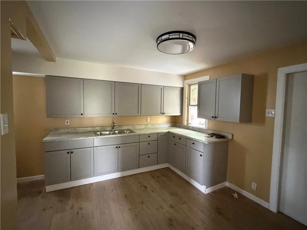Photo of 549 Thompson
