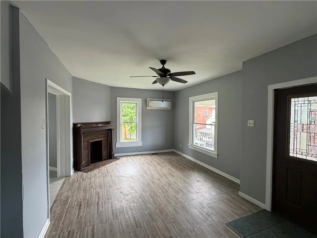 Photo of 549 Thompson