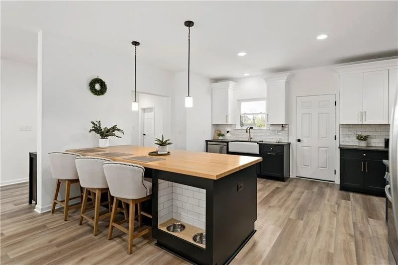 Photo of 300 TIMBERLINE DR