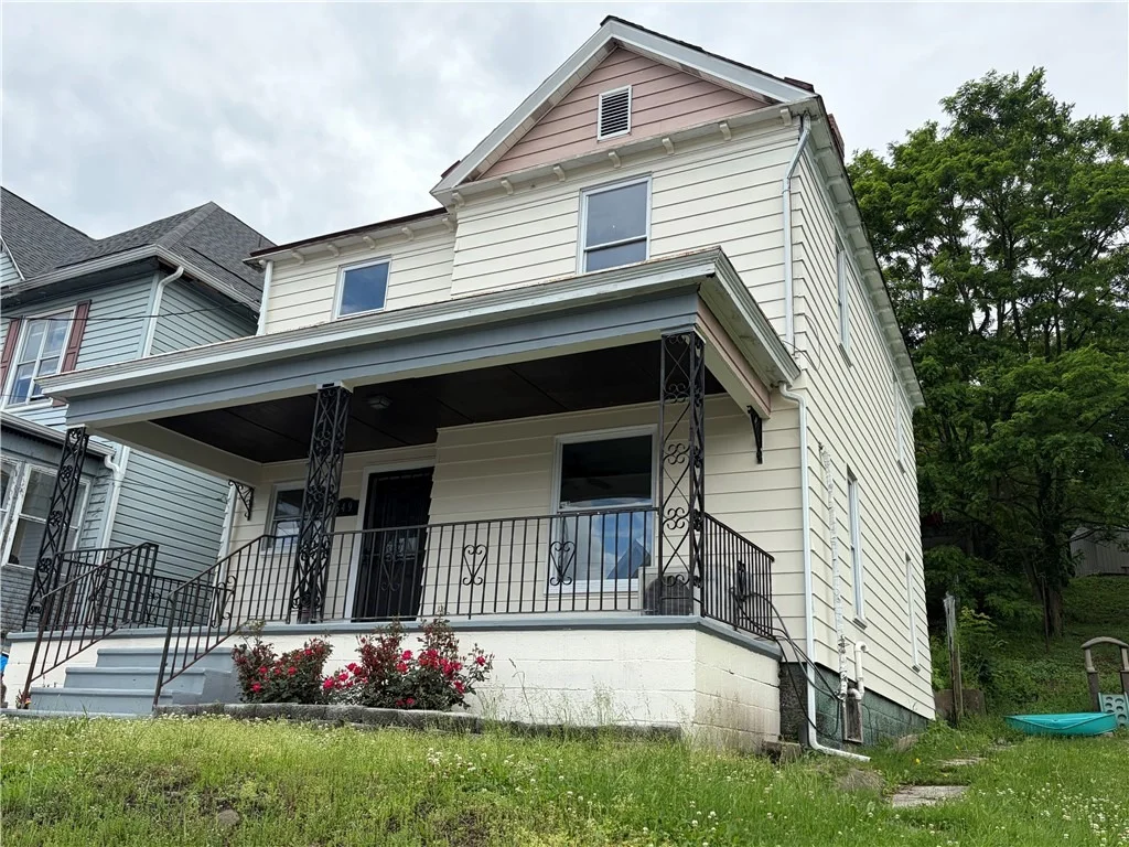 Photo of 549 Thompson