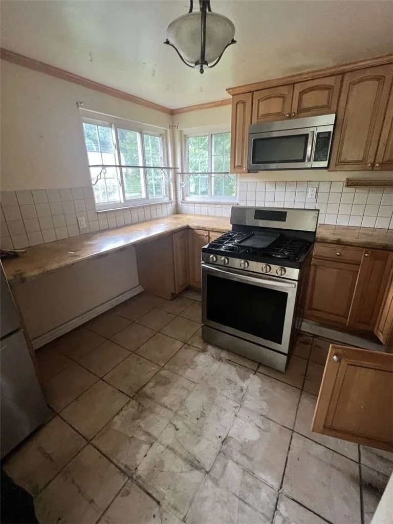 Photo of 109 Webster Dr