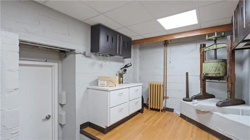 Photo of 347 BAILEY AVE