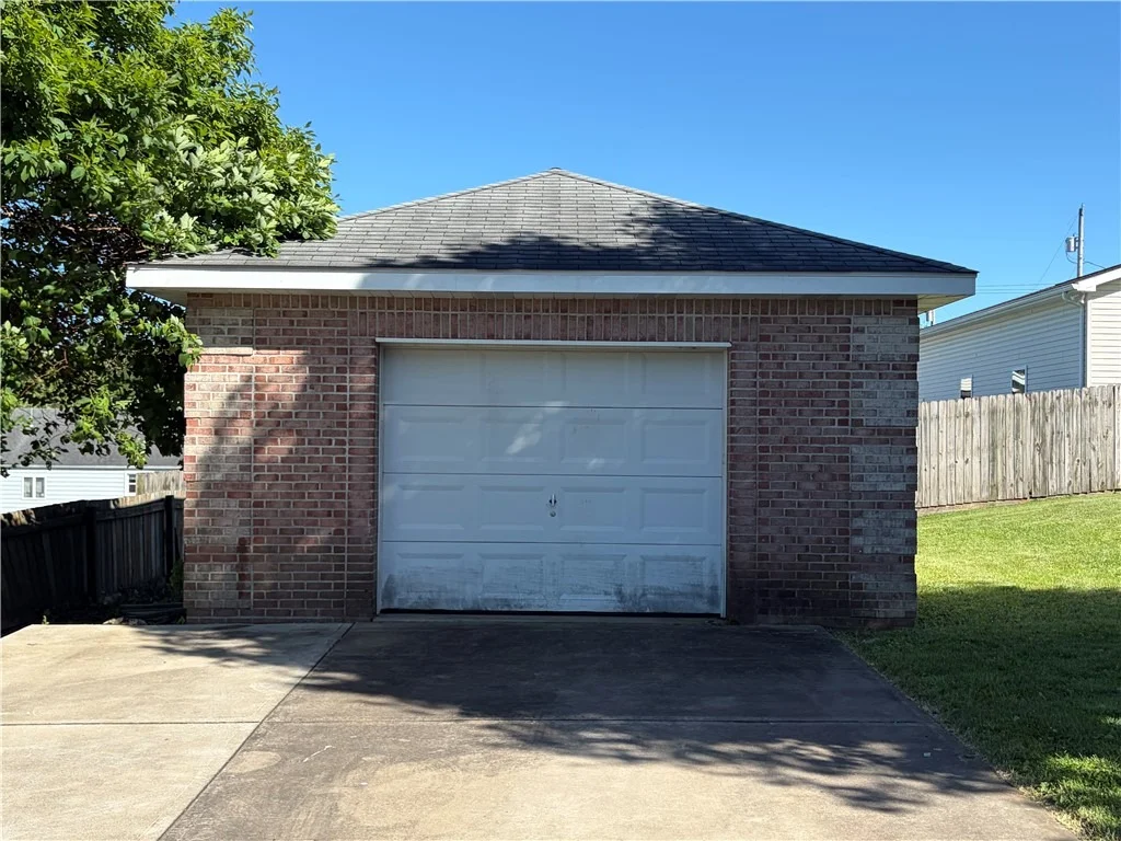 Photo of 902 Central Dr