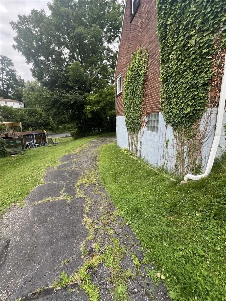 Photo of 109 Webster Dr