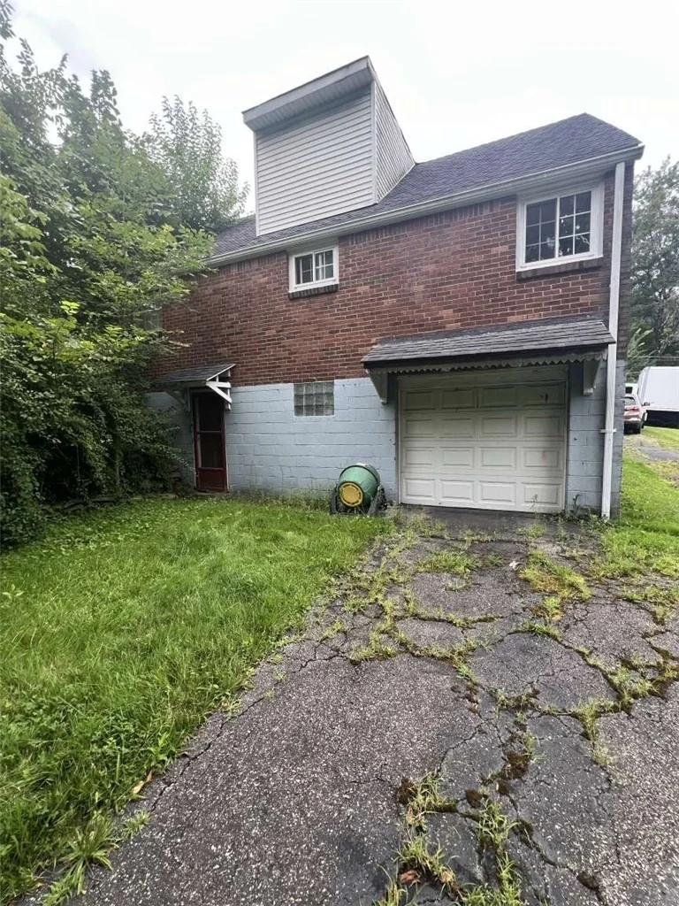 Photo of 109 Webster Dr