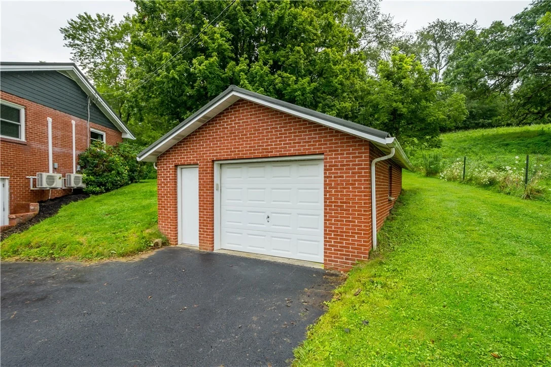 Photo of 212 Brownlee Road