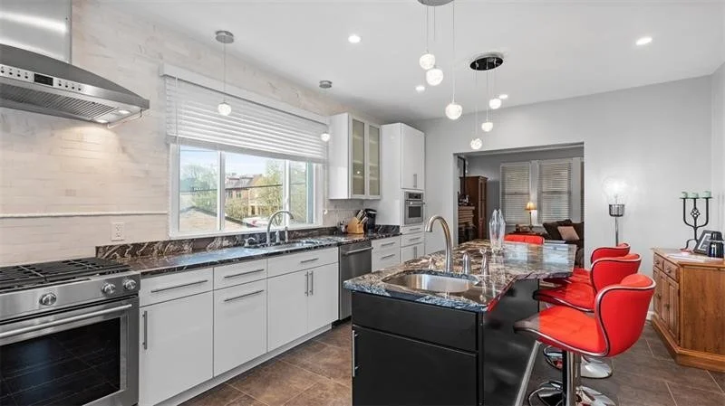 Photo of 347 BAILEY AVE