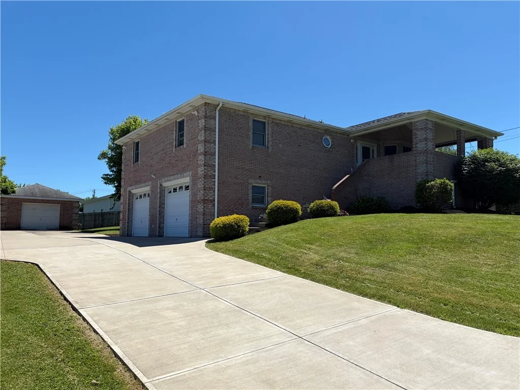 Photo of 902 Central Dr