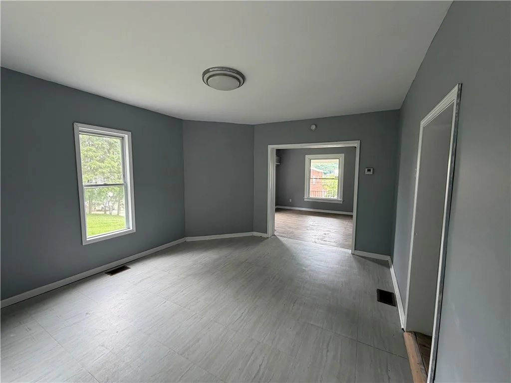Photo of 549 Thompson