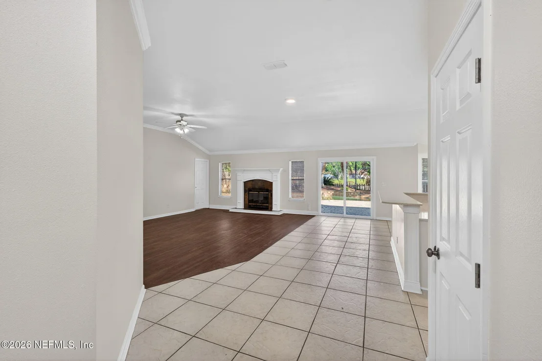 Photo of 121 E NOTTINGHAM Drive