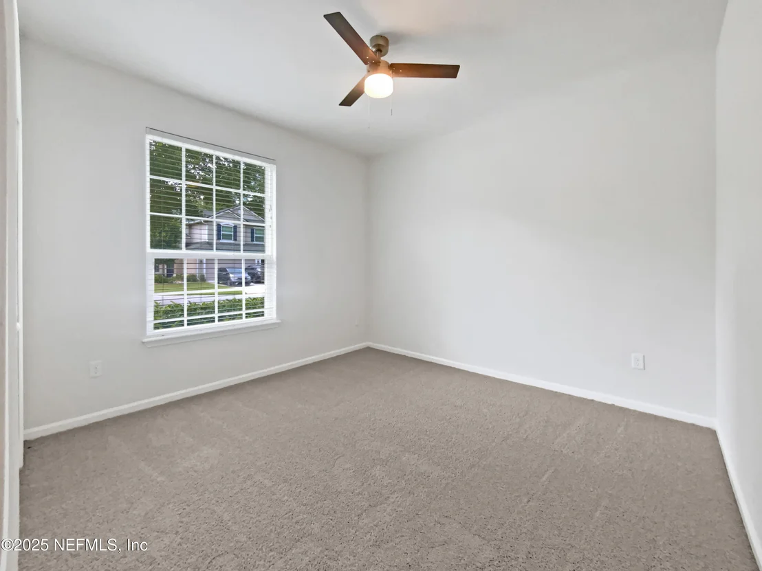 Photo of 1090 LAURISTON Drive