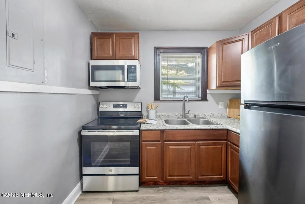 Photo of 2550 SUMMIT Street